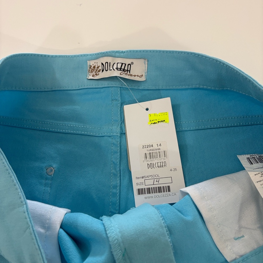 Dolcezza Light Blue Stretch Shorts – Chic Summer Staple size 14 NWT - Picture 10 of 13